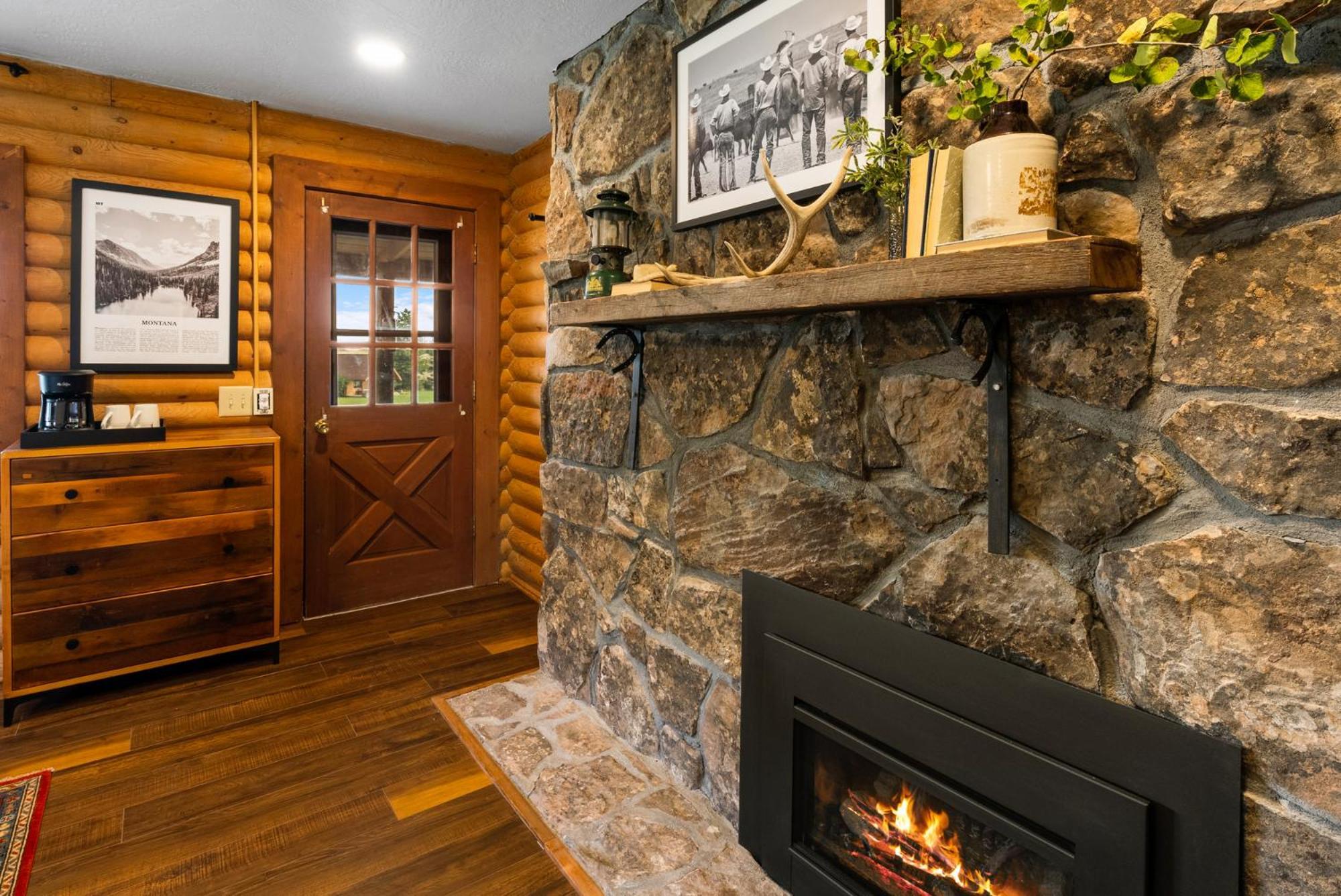 Отель Grassy Mountain Ranch White Sulphur Springs Экстерьер фото